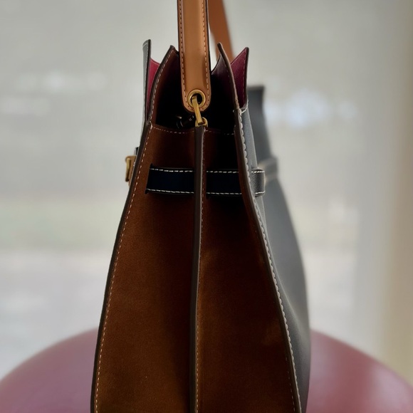 Elegant Black and Brown Leather Handbag - Picture 8 of 10